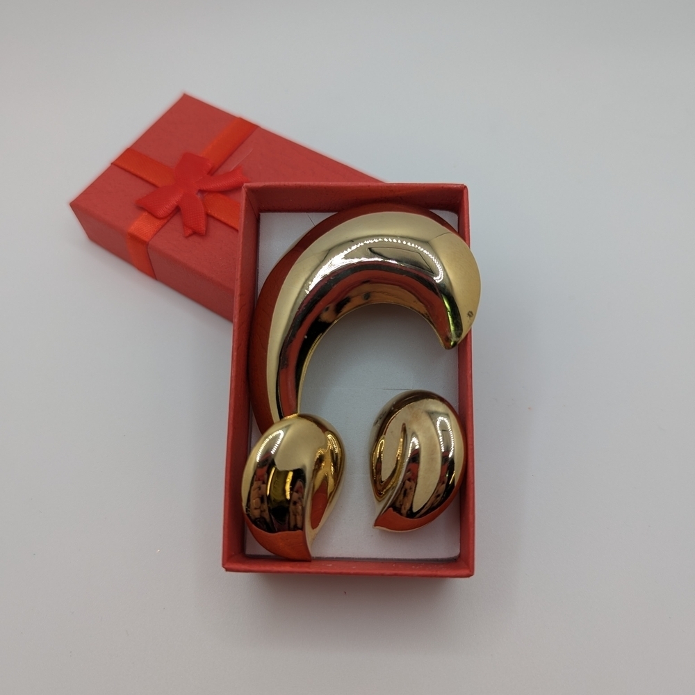 Gold Tone Jewelry Set